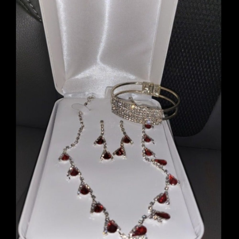 Nwot Ruby Red Rhinestone Set - image 4
